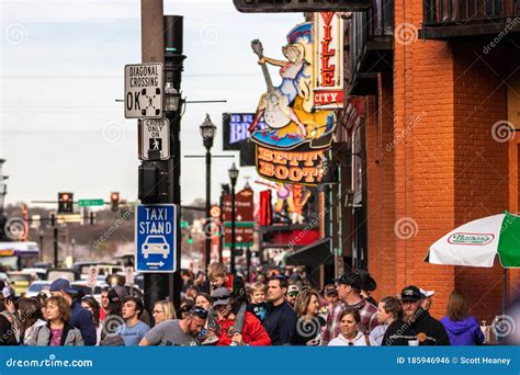 nashville people are fake
